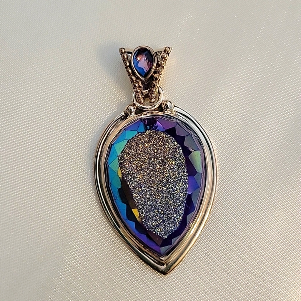 Sajen Faceted druzy in 925 sterling silver with purplish stone above